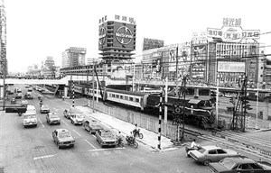 火車經過中華路