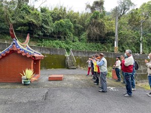 18-1 高速路橋伯公守護仙草田