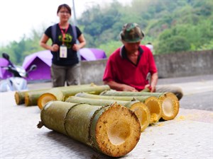 木梓社區居民整理竹子籌劃活動