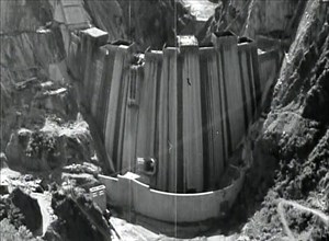 《水力發電的新發展》 黑白／1973／台中市大甲溪發電廠青山分廠／1分