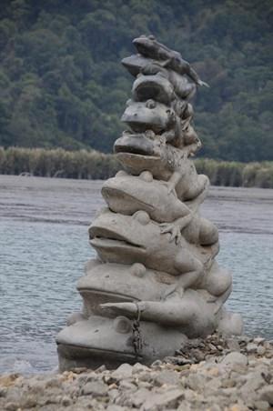 九蛙疊像