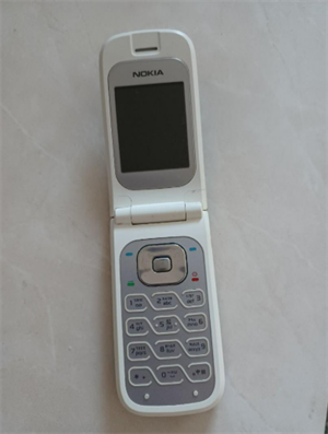 NOKIA掀蓋式手機