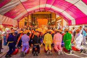 大總理、內/外總理、副總理、參事、七角頭轎班爐主祭拜中軍府