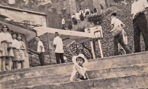 與父親遊碧潭吊橋(1)