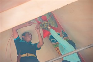 紅布袋（內含銅錢、錫、碳、五穀、鐵釘等象徵豐收、添丁添財、生生不息等義）、粳粽