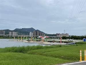 微風運河沿岸的舟