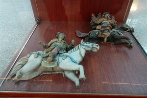 館藏武將帶騎交趾陶