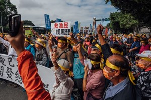 11月3日，200名七股漁民和居民到台北陳情，要求光電總量管制。人們從凱道出發，經立法院停在行政院遞交陳情書。