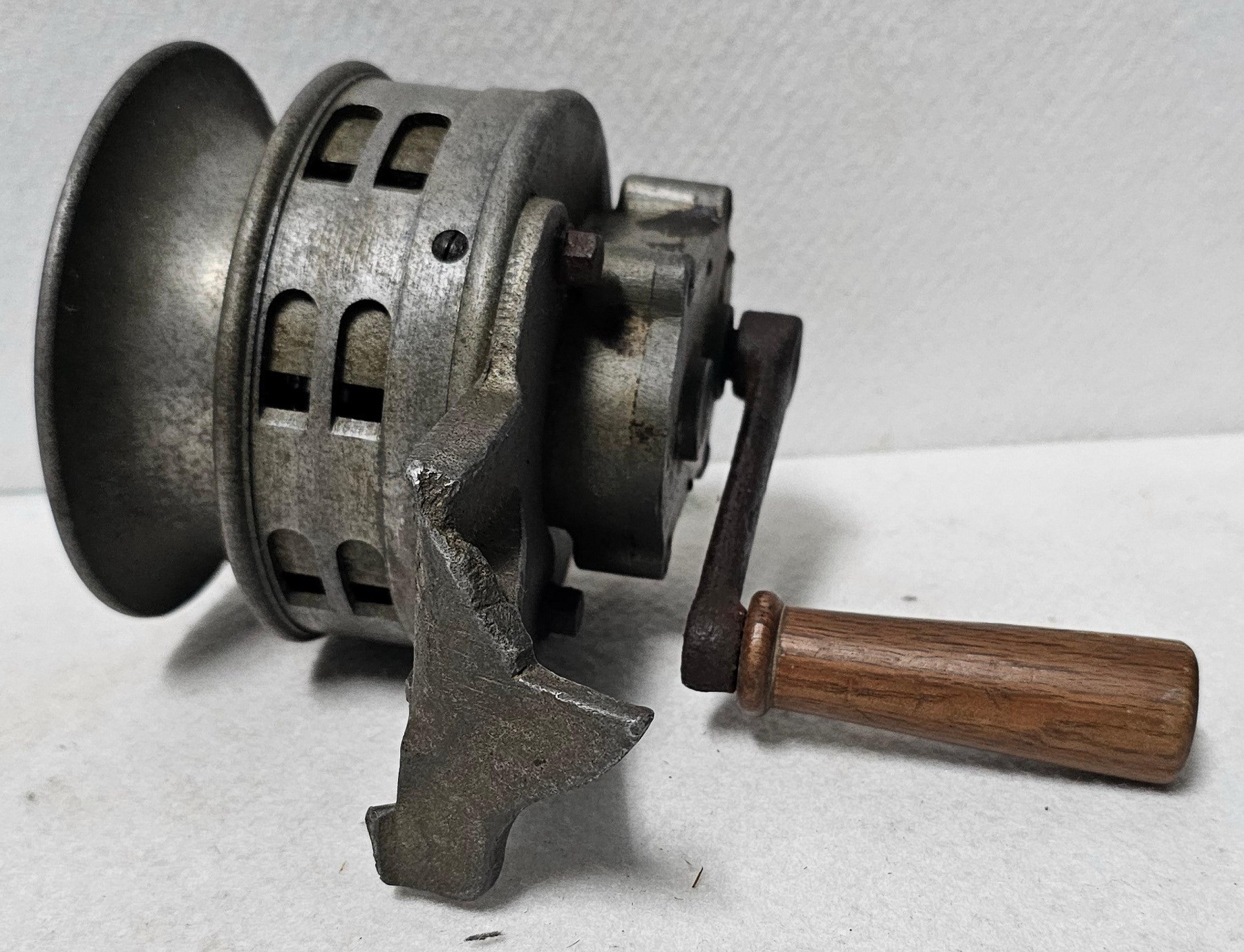 北港高中鄉土文物館館藏文物：日治時期手搖式防空警報器