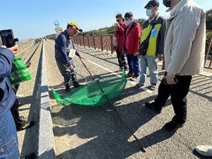 捕鰻裝備示範