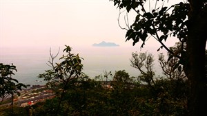 遠望太平洋上龜山島