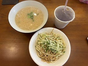 伙食餐館涼麵