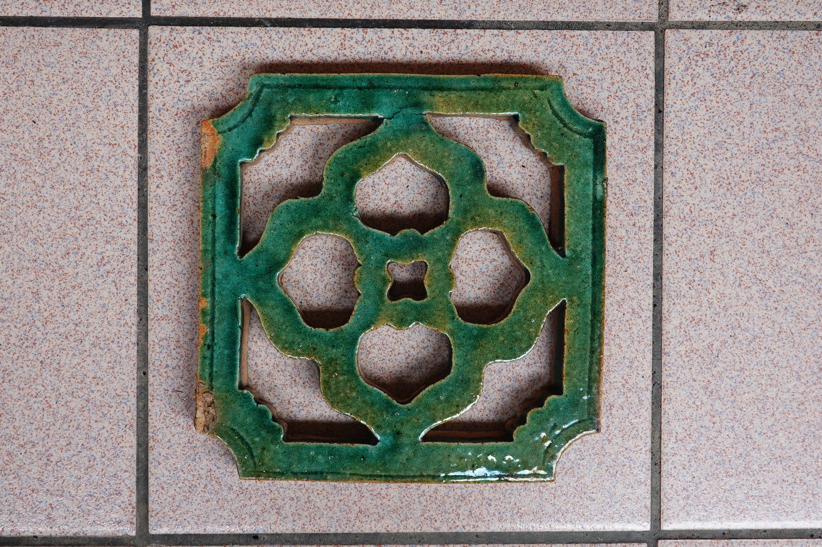 北港高中鄉土文物館館藏文物：綠釉花磚