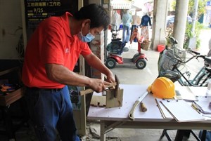 21劉勝仁匠師指導的細木作工作坊。攝於2021年9月25日劉宅。