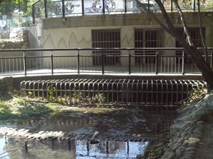 梅川生態親水公園水流流回暗渠匯入口