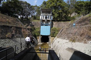  舊烏山嶺引水隧道——水閘門的巧思