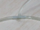 1.使用塑膠三通管連接起三根塑膠管