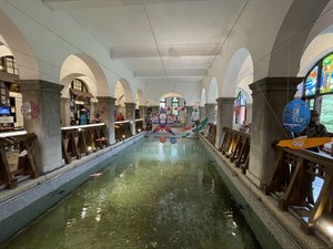 仿羅馬浴場設計的立湯大浴池