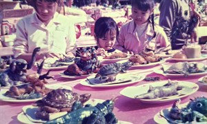 紙糊神像與供品的結合(2)