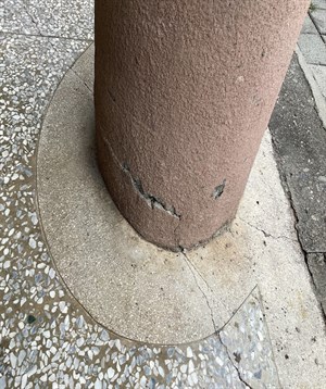 地震造成柱子地板龜裂