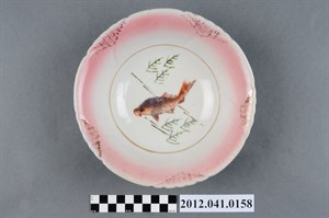  噴繪彩釉魚紋花口碗