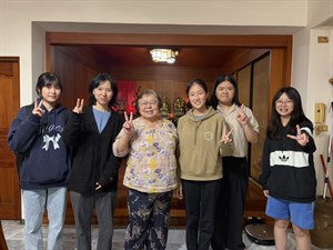 組員與淑美阿姨合照