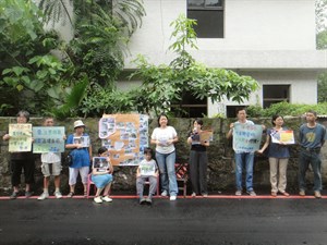 居民爭取岩山新村居保留照片