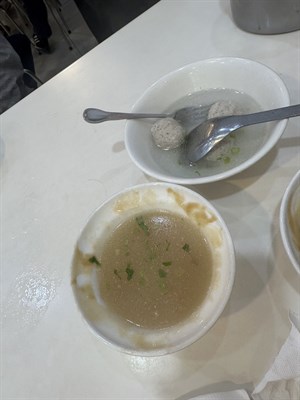 吃完肉圓把高湯加到碗裡才是老饕