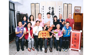 彰化市110年模範父親表揚  市長林世賢與模範父親程致遠先生合影留念
