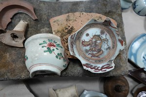 館藏古笨港遺址釉上彩瓷殘片
