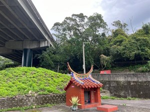 18-2高速路橋伯公在竹21線道旁