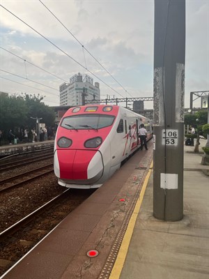 TEMU2000型普悠瑪號車頭