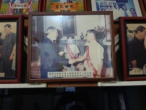 全國十大傑出農家晉見李登輝總統合影