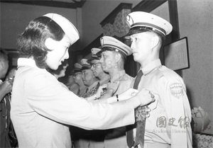 1973年鐵路小姐迎接模範警察(2)