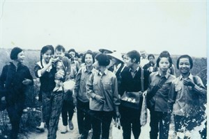 1970年代壽豐國中放學後的少女