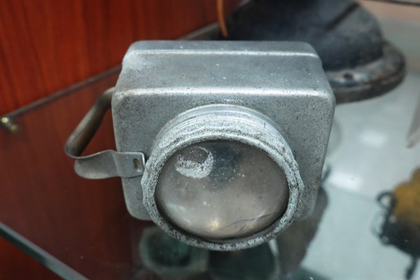 北港高中鄉土文物館館藏文物：日治時期松下電器自行車方型車燈