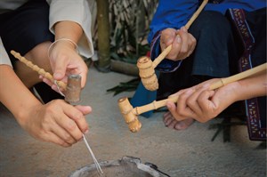 荖濃文化工作室復刻潘鳳英耆老記憶中的Kóng hun情景