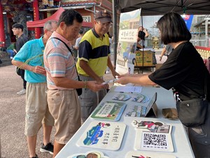 時空旅行社攤位，社區居民來瞧瞧